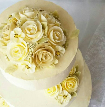 フラワーケーキのウェディングケーキ