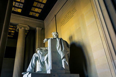 Canva - Statue of Abraham Lincoln in Lin
