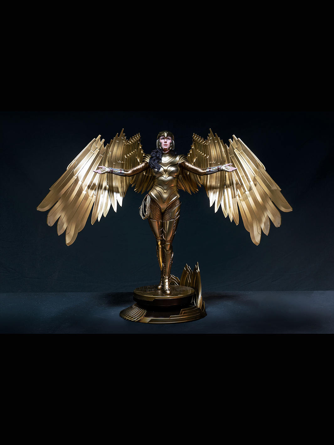 Wonder Women Golden Armour Statue
