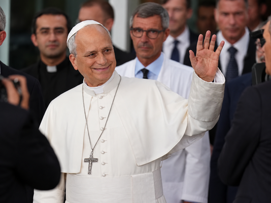 Le Pape Léon XIV à sa sortie de l'hôpital