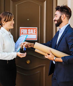 real-estate-agent-business-woman-interchanging-keys_edited.jpg