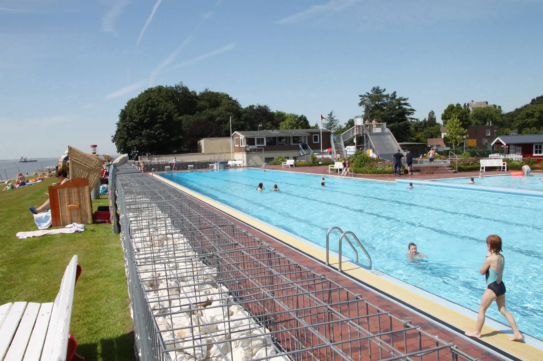 Oeffnungszeiten-Freibad-Ulitzhoern-Freizeitbad-Brunsbuettel-Jens-Neumann-1
