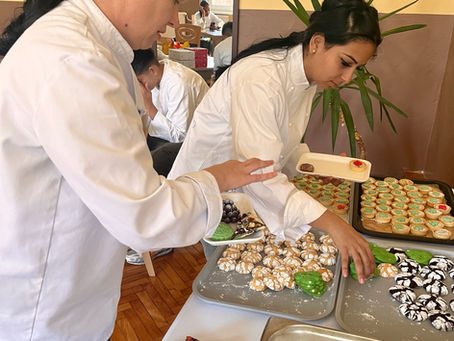 Вълшебна подготовка в работилницата на Дядо Коледа в ПГТ – Самоков  