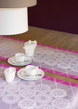 chemin-de-table_galerie-parisienne_opale_amb