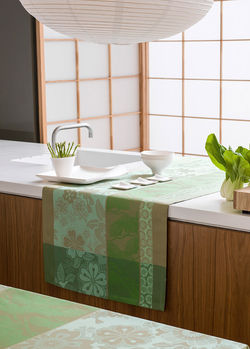 chemin-de-table_sakura_celadon_amb