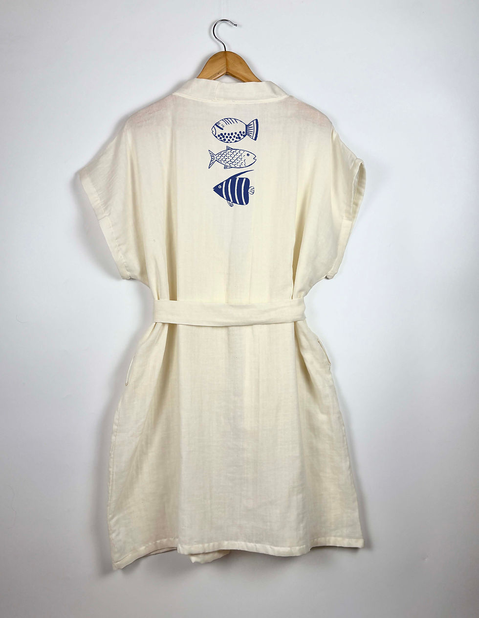 Küçük resim: Lacivert Çizgisel Balıklı Düşük Kol Müslin Kimono