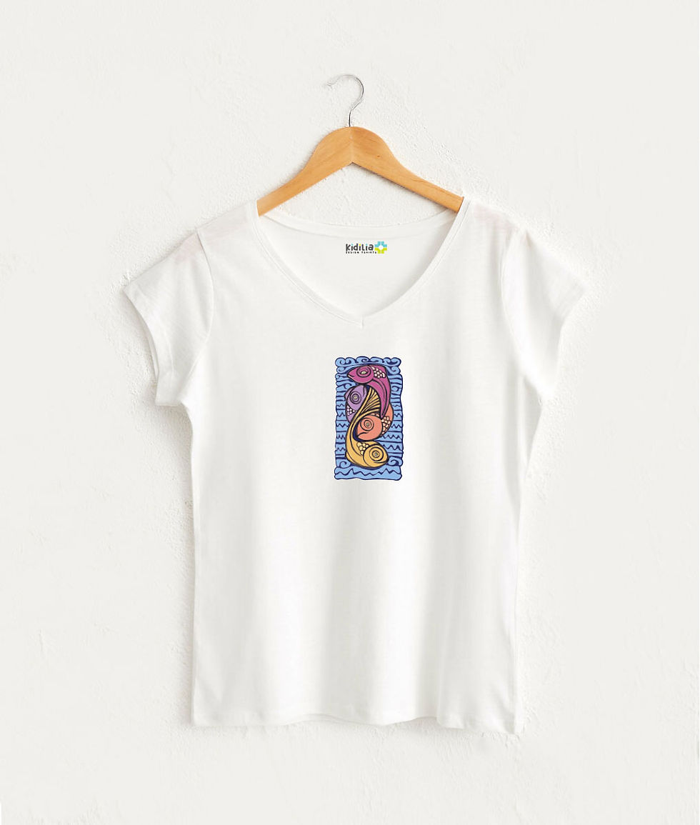 Çerçeveli Grafik Balıklar Görselli V Yaka Kadın Beyaz Tasarım Tshirt