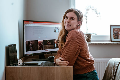 Lara Lorenzen an ihrem Arbeitsplatz