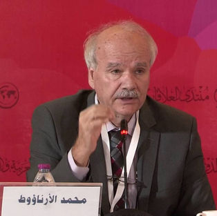 دكتور محمد الأرناؤوط يراجع كتاب القدس عاصمة فلسطين