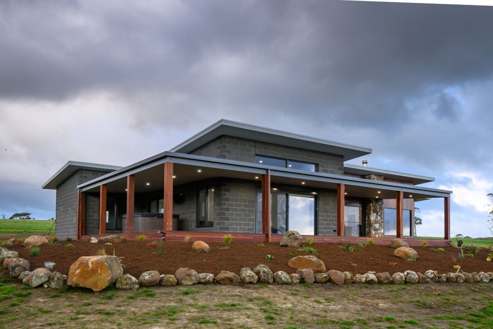 Outside view of a new home in Glenfyne, Victoria built by Roberts Builders Pty Ltd.