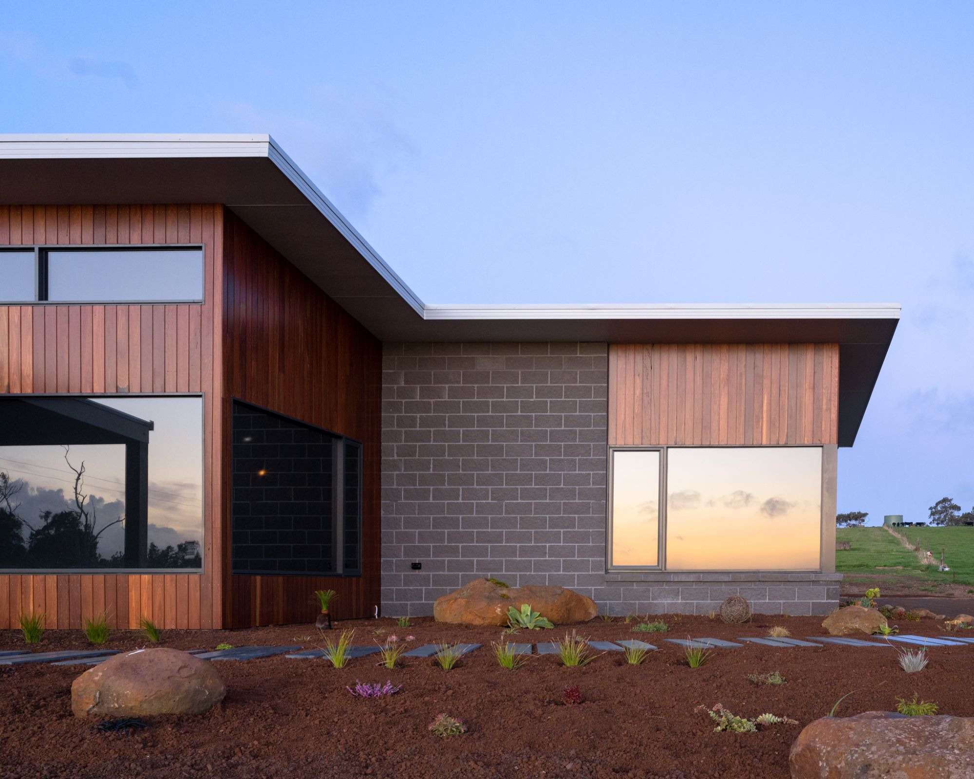 Outside view of a new home in Glenfyne, Victoria built by Roberts Builders Pty Ltd.