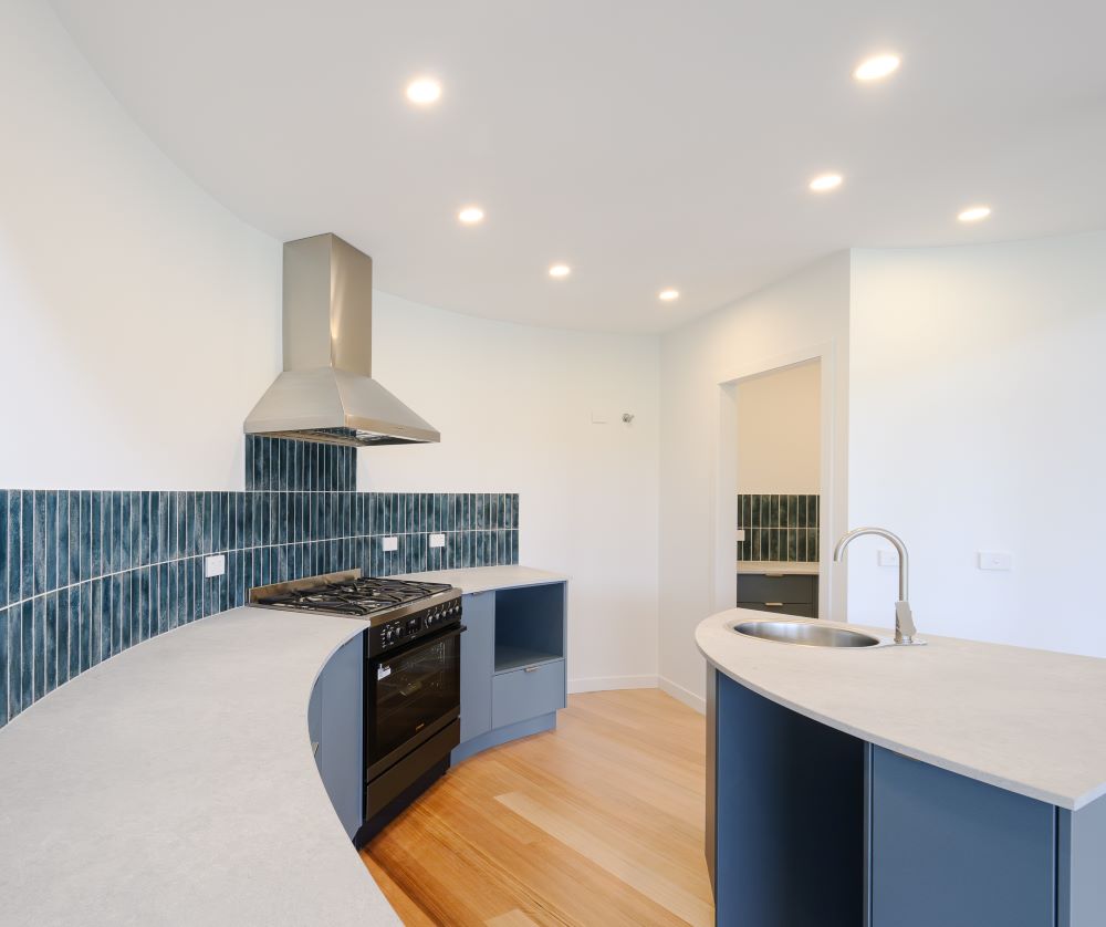 Round house kitchen in 