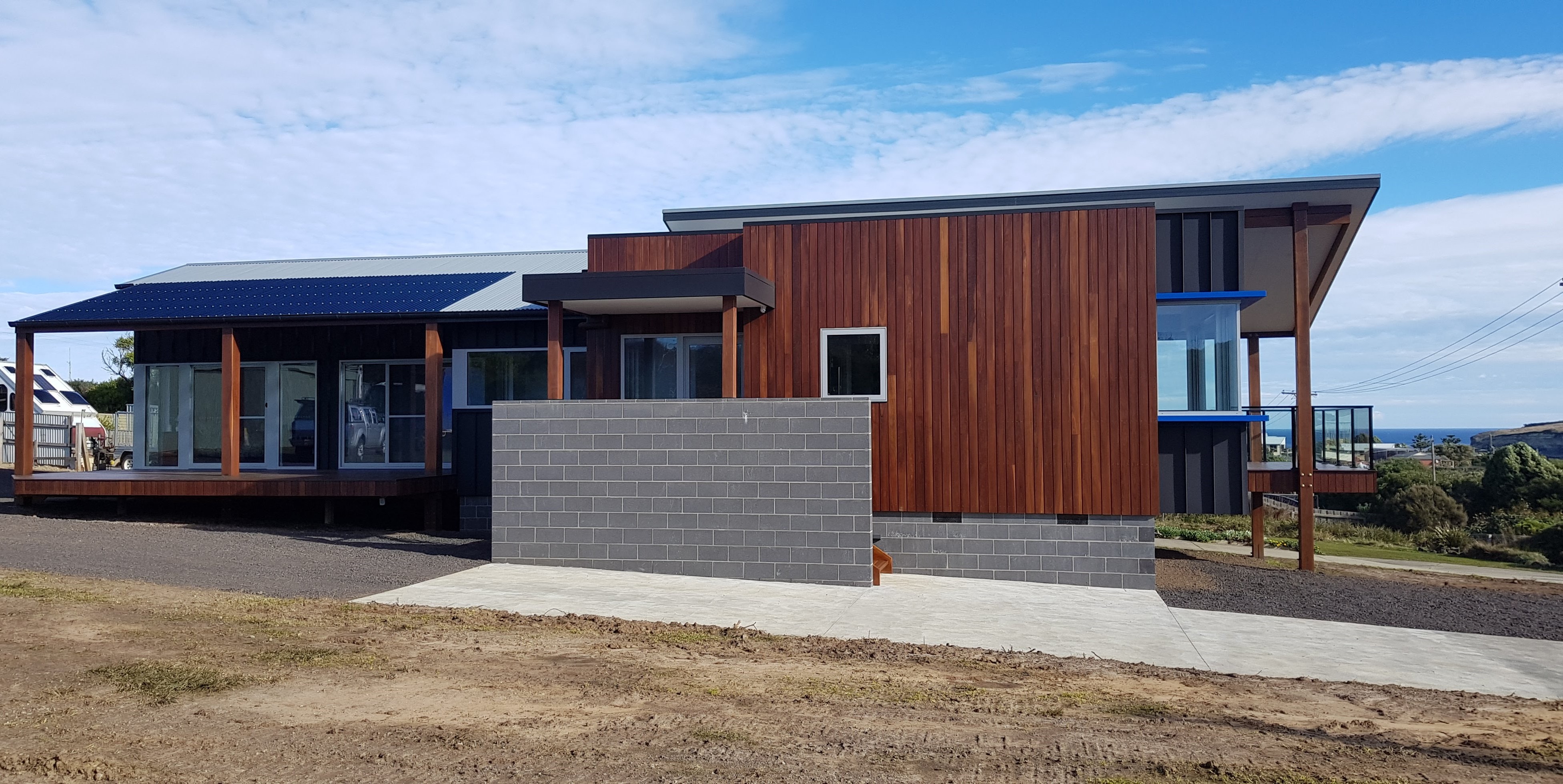 Exterior side view of a new custom home built by Roberts Builders in Port Campbell Victoria on the Great Ocean Road