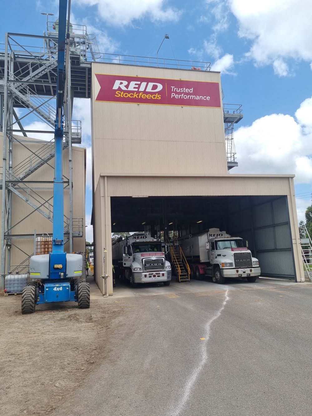 Reid Stockfeeds Cobden - New Signage & Maintenance Office