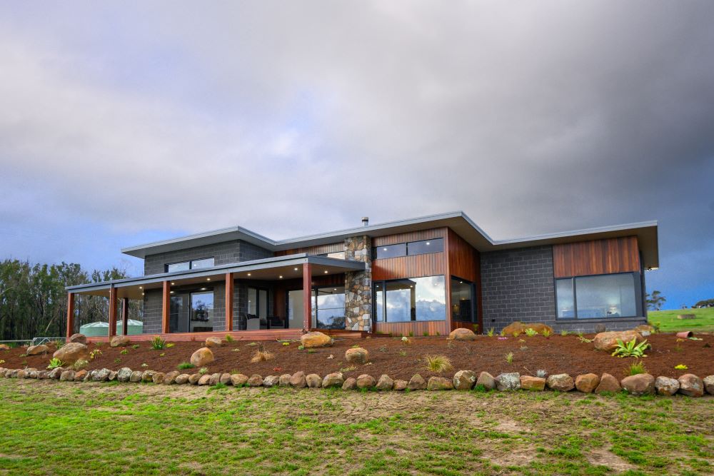 Outside view of a new home in Glenfyne, Victoria built by Roberts Builders Pty Ltd.
