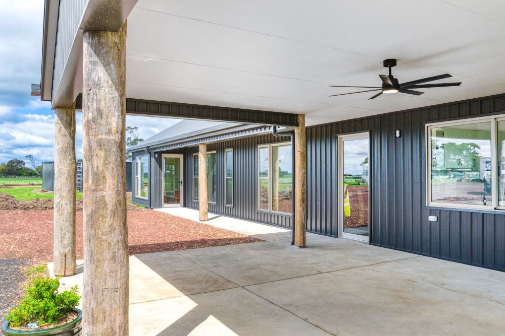 Outside view of a new home in Cobden, Victoria built by Roberts Builders Pty Ltd.