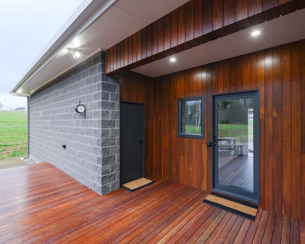 Outside view of a new home in Glenfyne, Victoria built by Roberts Builders Pty Ltd.