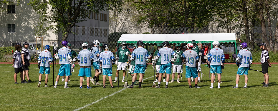 Begrüssungsritual beim Lacrosse Meisterschaftsspiel Wettingen Wild gegen Lac Léman Lake Monsters