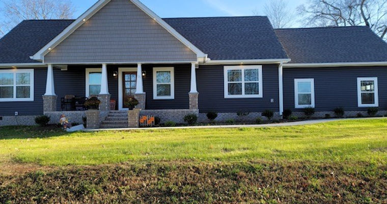 Ironstone siding with Colonial Gray Shake