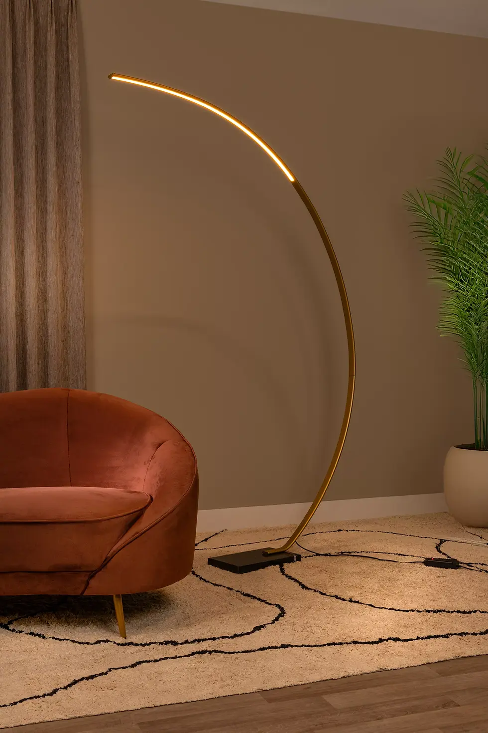 Thumbnail: CURVE - ARC - STANDLAMPI - 2 litir