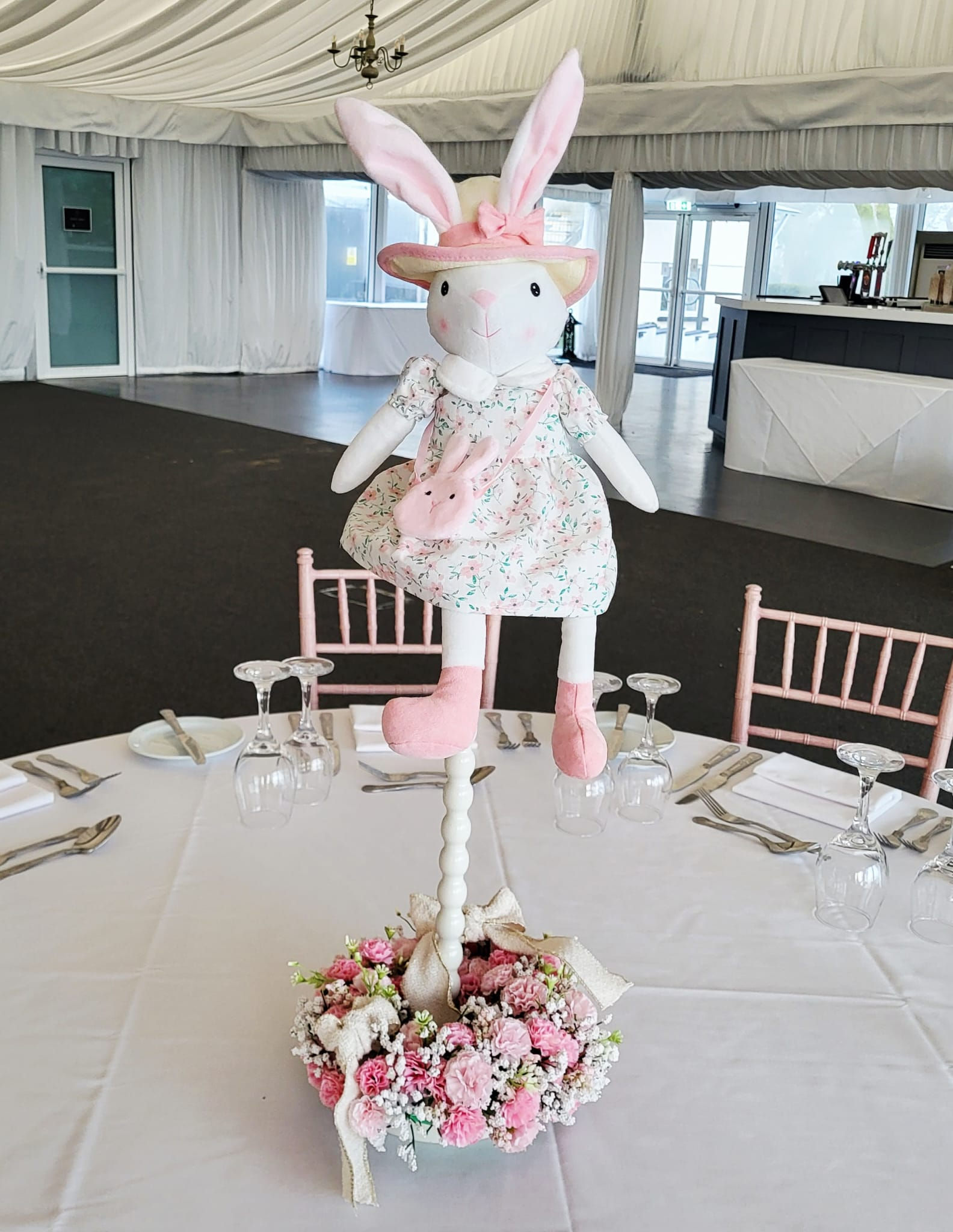 Rabbit Floral Table Centre – Hire (Set of 10)