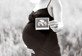 Babybauch mit Ultraschalbild