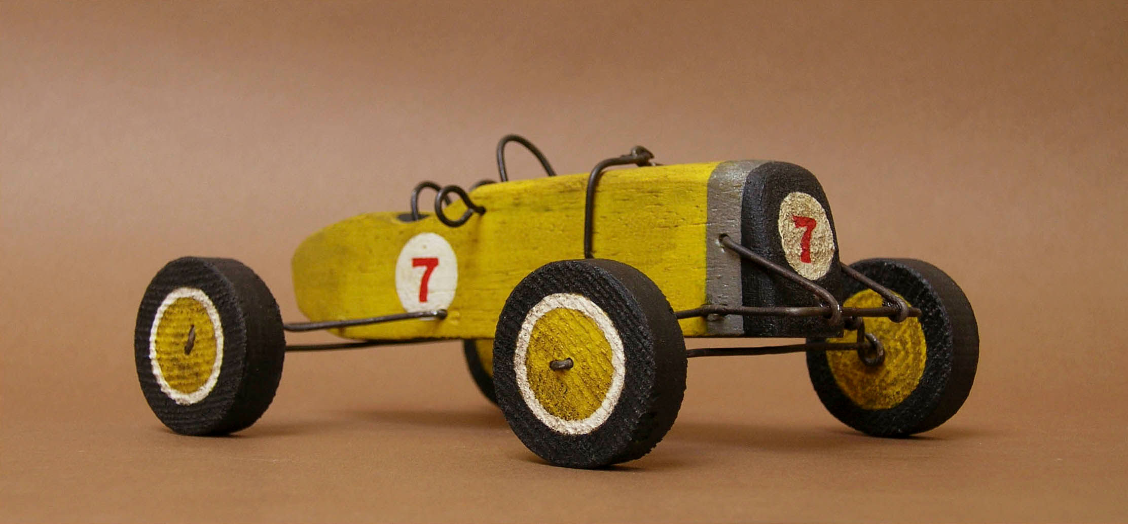 "Bugatti amarillo"