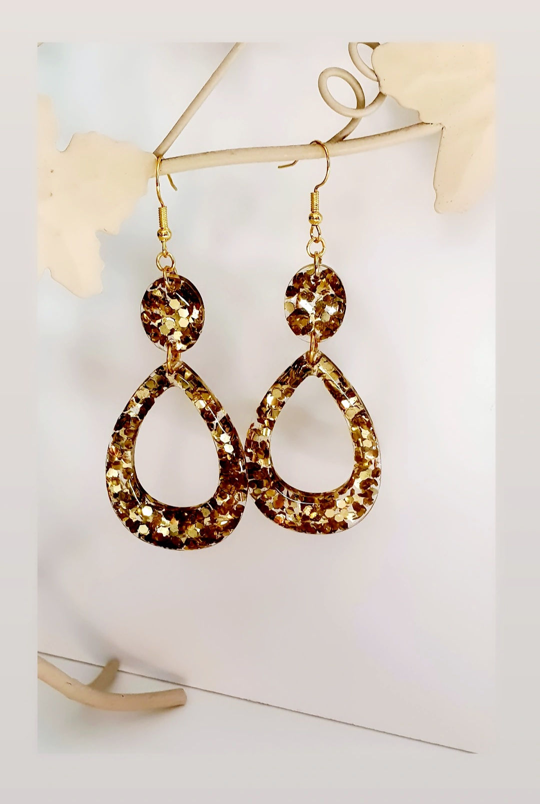 Boucles Résine "Collection Fêtes" Grosses Paillettes Dorées