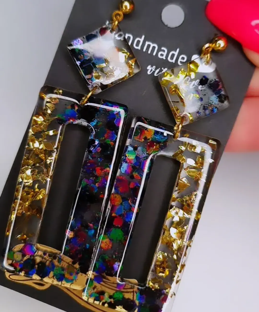 Boucles résine "noir et or"