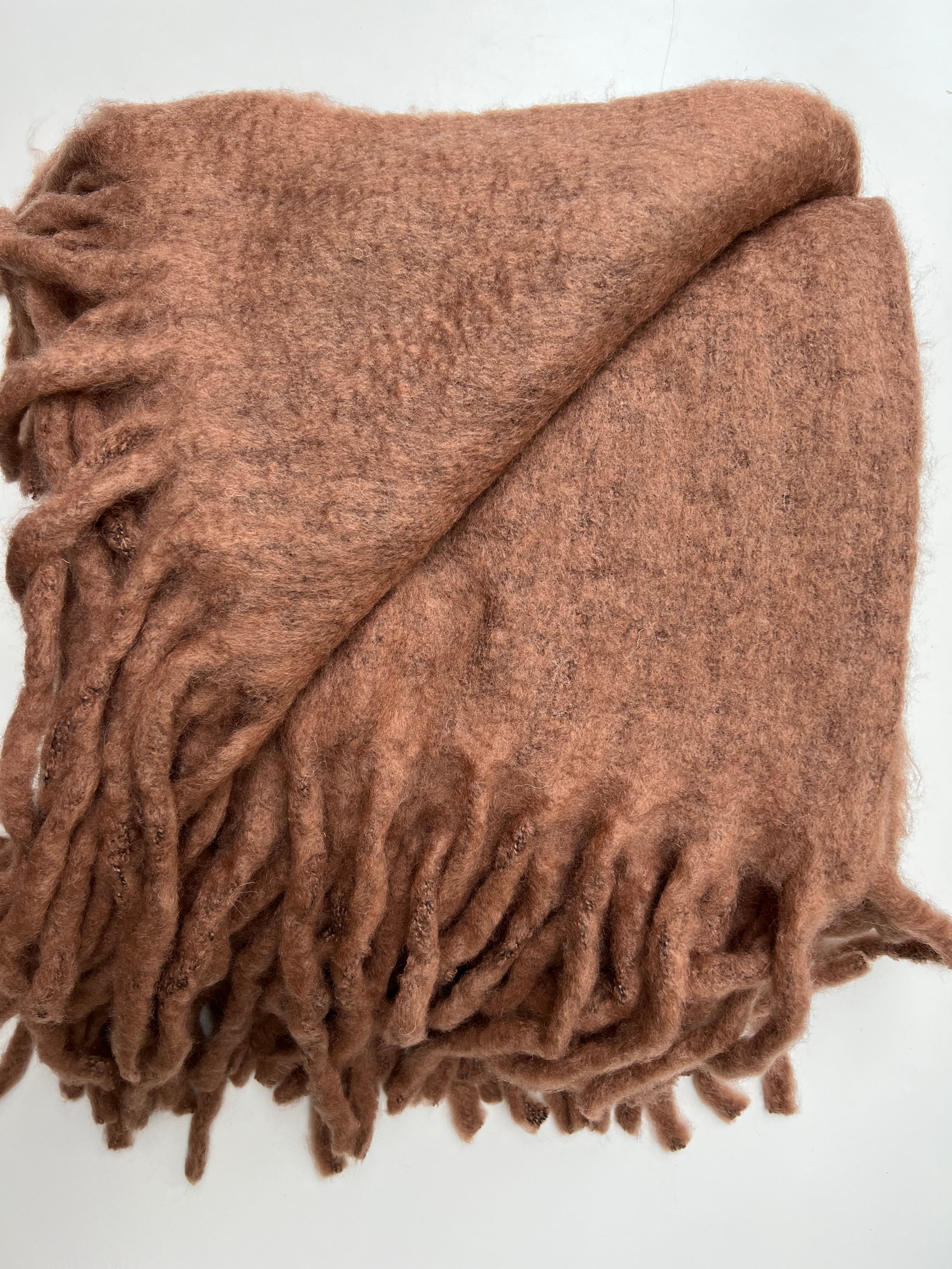 Throw with fringe rosewood 