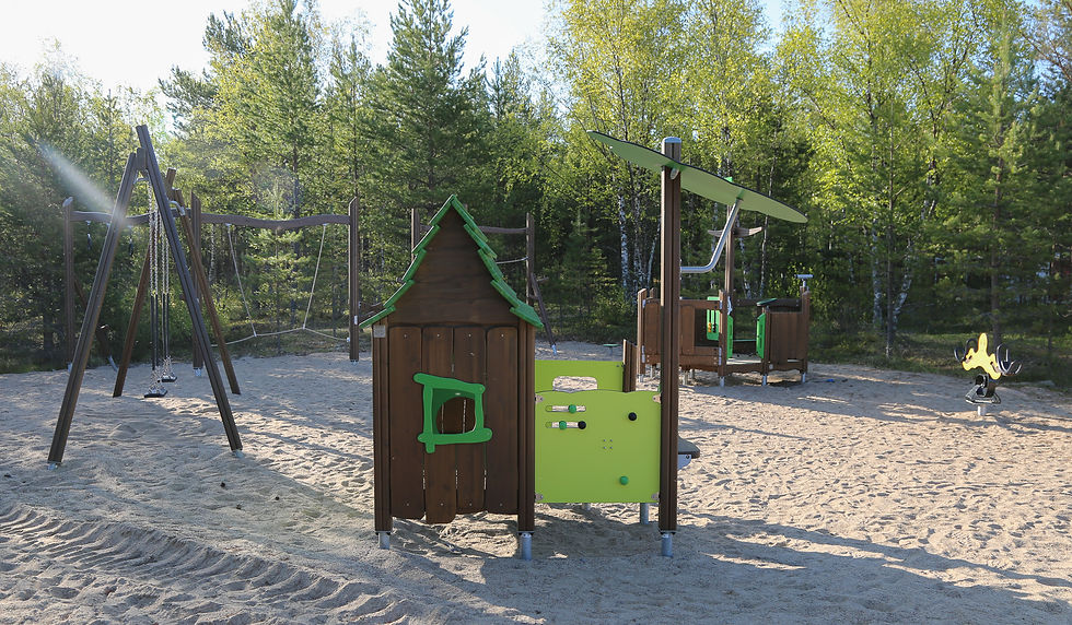 Leikkikenttä Tauvon uimarannan lähellä