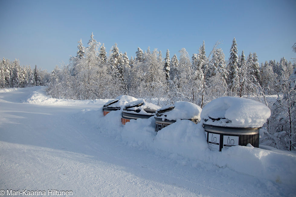 Jätelajittelu Äkäsjoen varressa Muoniossa