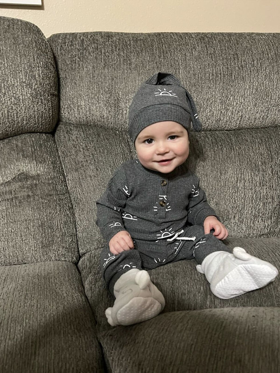 الصورة المصغرة: 3PCS Baby Boy Clothes Set Spring Autumn Knitted V-neck Romper+infant Pants+Cap 