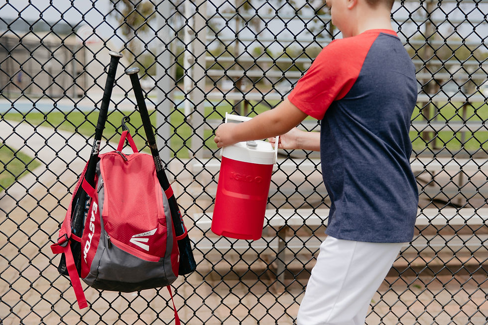 الصورة المصغرة: Igloo 1 Gallon Sports Beverage Jug with Hooks - Red