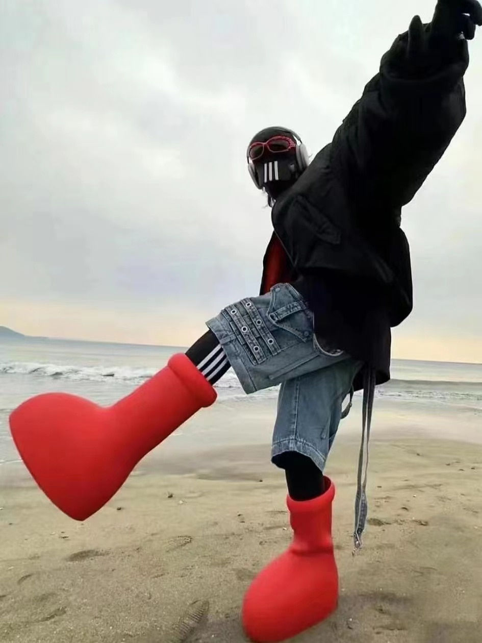 Thumbnail: Anime Astro Boy the same style big red boots