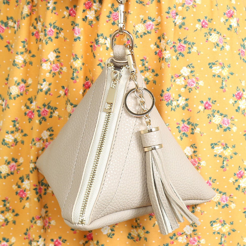 Miniatura: Pyramid Shape Tassel Wristlet Leather Bag