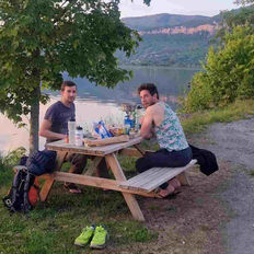 Deux stagières au bord du Rhone.