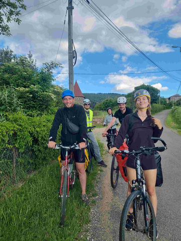 Photos de groupes sur le vélo après la descente.