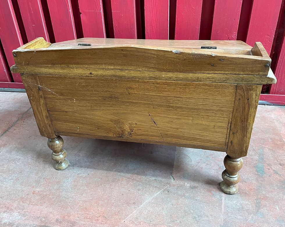 Miniature : Inde, un pupitre écritoire en bois de teck