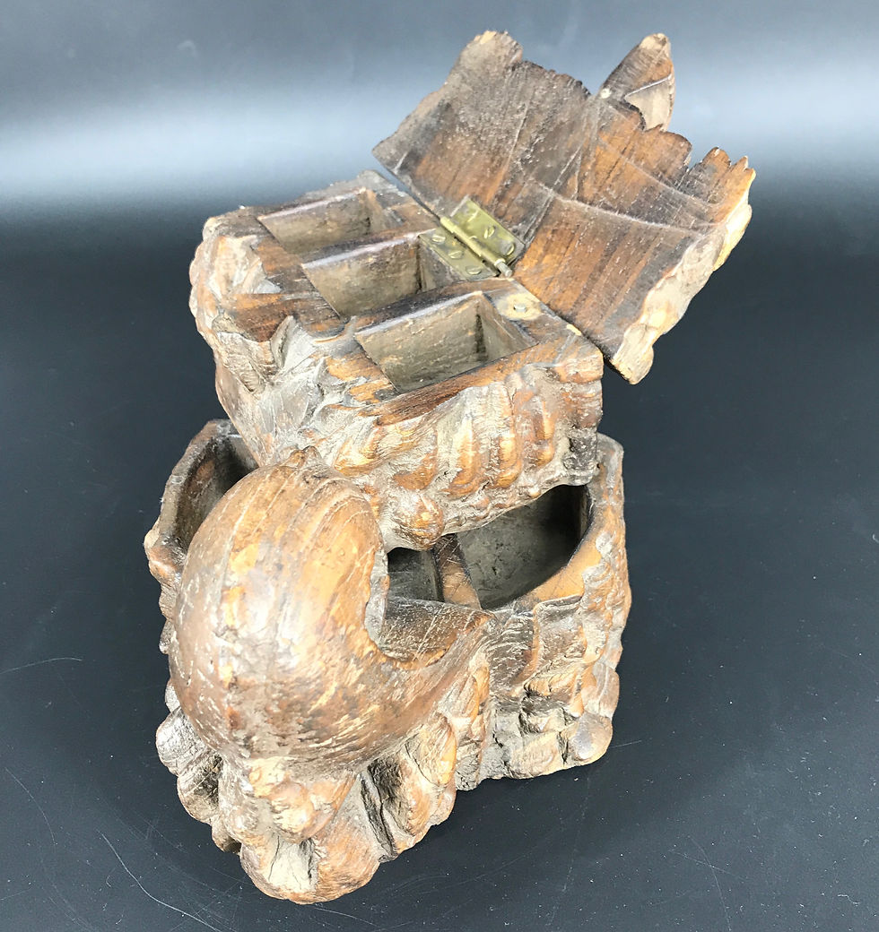 Miniature : BOÎTE À TIKKA EN BOIS SCULPTÉ, INDE XIXème