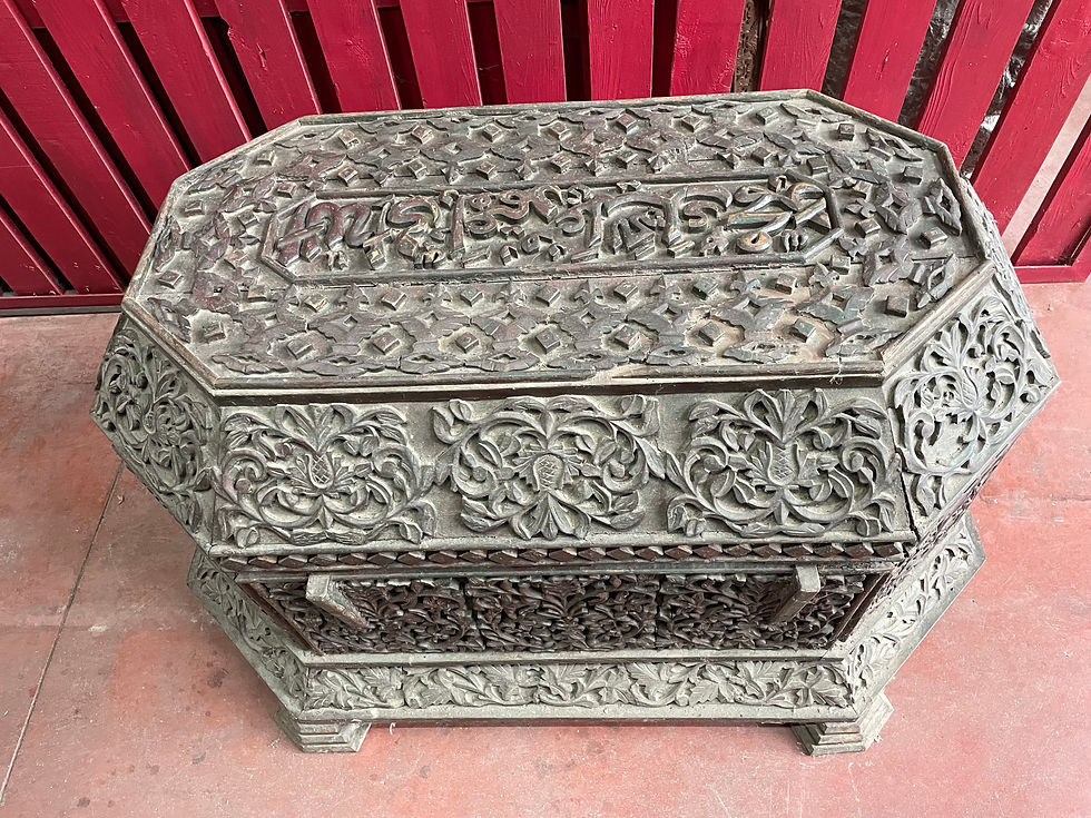 Miniature : Inde Jaipur exceptionnel coffre octogonal sur pieds fin 18ème