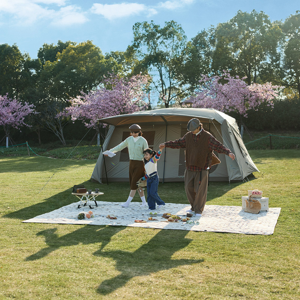 NATUREHIKE Oversized Skin Friendly Ultrasonic Picnic Camping Mat
