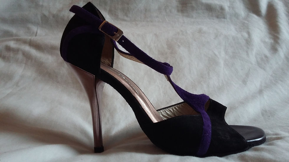 SIZE 3, Heel 3.5 inch.