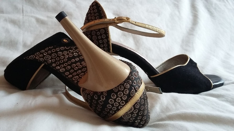 SIZE 4, Heel 3 inch.