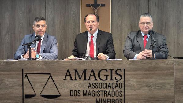 IFTTA Brasil reúne especialistas na AMAGIS e fortalece debate jurídico sobre turismo e transporte em Belo Horizonte