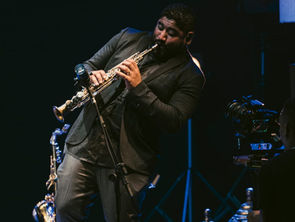 “Double Band” leva ao palco formação inédita com duas bandas em uma só