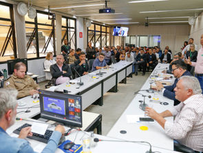 Taxistas de Belo Horizonte querem buscar clientes em aeroporto internacional