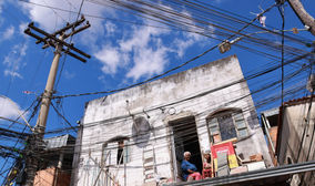 Remoção obrigatória de fios soltos e sem uso está mais perto de virar lei