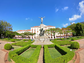 O Governo de Minas aprovou, nesta sexta-feira (10), o tombamento do Conjunto Urbano Hidrotermal e Hoteleiro de Poços de Caldas como patrimônio cultural material do Estado. A decisão foi tomada durante a 1ª Reunião Ordinária de 2026 do Conselho Estadual do Patrimônio Cultural (CONEP), realizada de forma híbrida, com participação presencial no município e transmissão on-line.