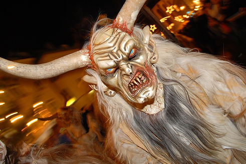 LOWRES_00000067650_Perchtenlauf-in-Villach_Region-Villach-Tourismus-GmbH_Adrian-Hipp.jpg